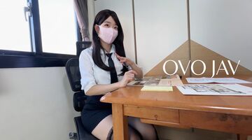 贪玩的男学生被女老师带回家课后辅导，没想到看似正经的女老师，私下竟如此淫乱_