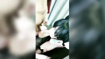 【你的专属小女友】超嫩萌妹3P【下篇】天天被两小哥哥操，深喉插嘴假屌爆菊花，两根JB一起舔，前面口交后入美臀