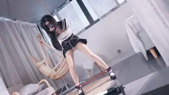 【悠米定拍】《调教M女友》被男友迷晕无情调教，假阳口塞爆插小嘴干呕流水+吊绑、跪吊、拉拽股绳+强制开腿器+口球+脚铐+AV棒刺激嫩xue