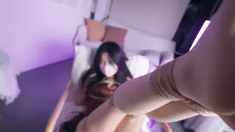 【悠米定拍】《OL的游戏3》 辅导完下属工作后，换上情趣旗袍，谁知道这小子又折返回来，我的秘密被他发现了，他把我捂晕