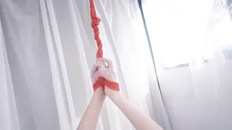 《cos约尔小姐》约尔太太执行任务中被偷袭绑了起来，跪吊+日式直腿+两次强_高+跳da…_x000D_