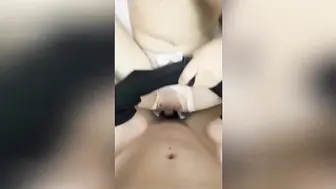 风韵犹存的亲妈在家做瑜伽诱惑儿子，儿子一时没控制住直接脱下亲妈内裤，手指不断往妈妈骚穴探索 大肉棒无套抽插 骚逼被精液射满