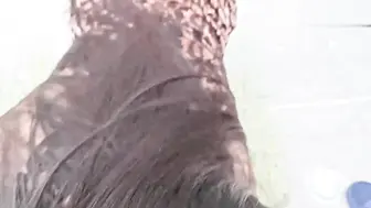 母子偷情被儿子喷喷水，狂插骚妈40岁喷水嫩逼，一幅欠干的骚样子