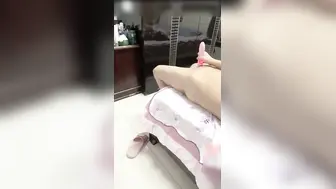 真实家庭乱伦 趁着嫂子看片自慰强劲了她