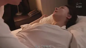 IPZZ-025 [中文字幕] 出差地點同房NTR 被絶倫上司一整晚數度中出的巨乳女子社員 八蜜凛
